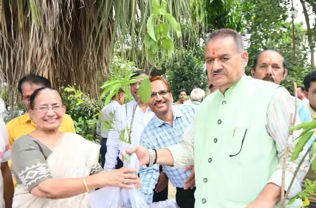 Dehradun: कृषि मंत्री ने हरियाली बढ़ाने के लिए 11 लाख पौधरोपण अभियान शुरू किया