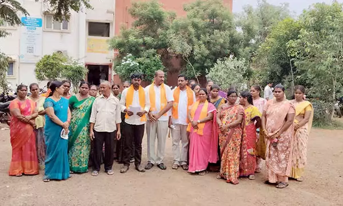 Andhra: एक ही आधार पर कई बिजली कनेक्शन होने का आरोप Andhra: एक ही आधार पर कई बिजली कनेक्शन होने का आरोप