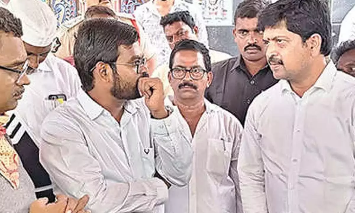 Andhra: कोल्लू ने पीड़ित को श्रद्धांजलि दी Andhra: कोल्लू ने पीड़ित को श्रद्धांजलि दी