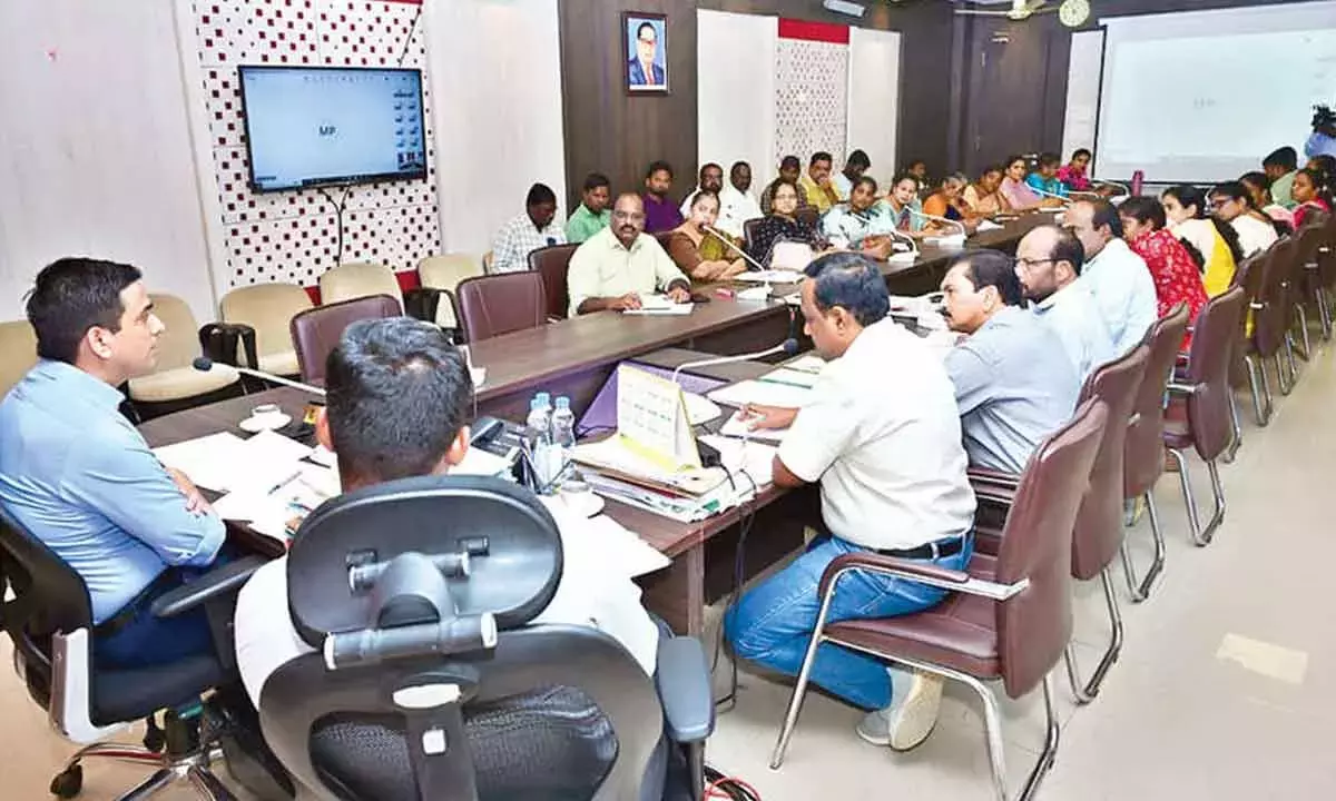 चित्तूर कलेक्टर: किसी भी पात्र आम किसान को सब्सिडी से वंचित नहीं रहना चाहिए चित्तूर कलेक्टर: किसी भी पात्र आम किसान को सब्सिडी से वंचित नहीं रहना चाहिए
