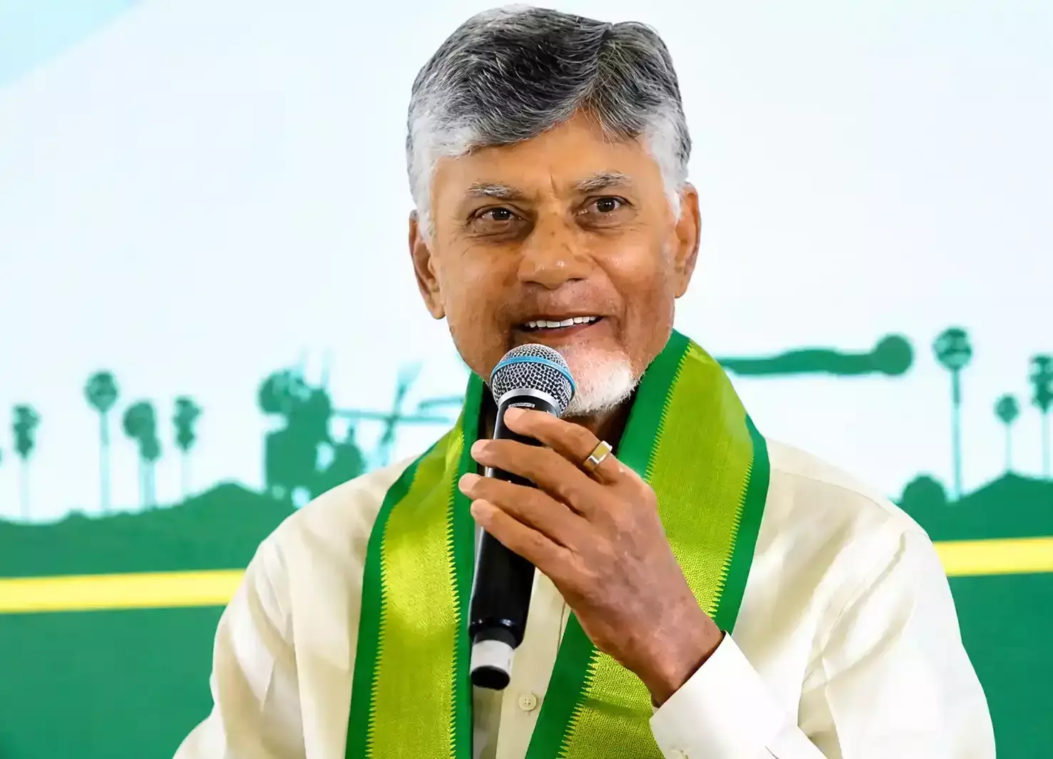 Andhra के मुख्यमंत्री चंद्रबाबू ने नदी संगम पर जल हरथी का प्रदर्शन किया