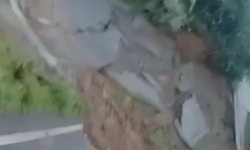 Arunachal के पक्के केसांग में लैंडस्लाइड से NH-13 ब्लॉक, ट्रैवल एडवाइजरी जारी