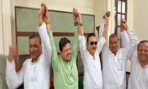 TMC विधायक मदन मित्रा का बड़ा फैसला, सभी जिम्मेदारियों से हुए अलग TMC विधायक मदन मित्रा का बड़ा फैसला, सभी जिम्मेदारियों से हुए अलग