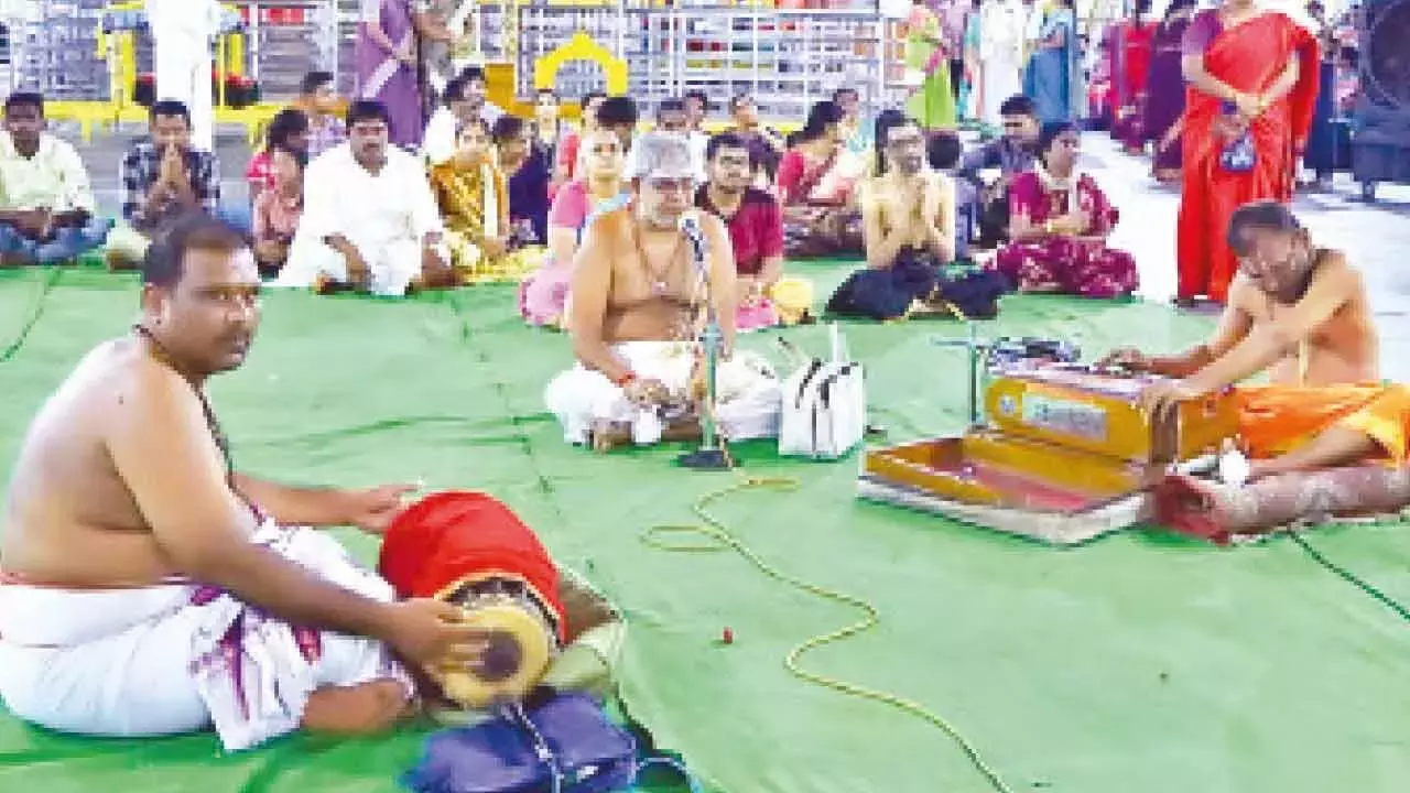 Telangana: भद्राद्रि मंदिर के गायक हरिदास का भविष्य अंधकारमय दिख रहा है Telangana: भद्राद्रि मंदिर के गायक हरिदास का भविष्य अंधकारमय दिख रहा है