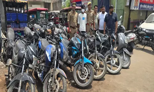 33 मुकदमों वाला वाहन चोर गिरफ्तार, चोरी की 12 गाड़ियां मिलीं 33 मुकदमों वाला वाहन चोर गिरफ्तार, चोरी की 12 गाड़ियां मिलीं