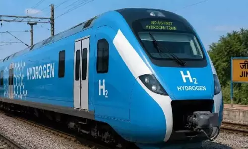 लग्जरी सीटों से चार्जिंग सॉकेट तक, ऐसी दिखती है हाइड्रोजन ट्रेन लग्जरी सीटों से चार्जिंग सॉकेट तक, ऐसी दिखती है हाइड्रोजन ट्रेन