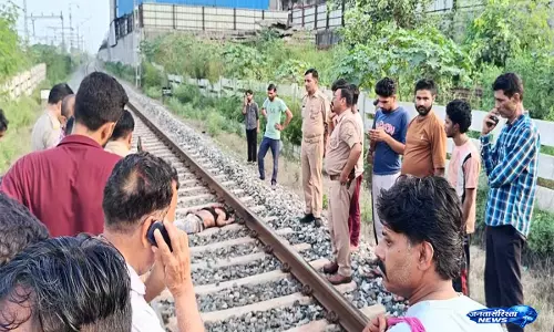 Mansoorpur रेलवे पुल के पास हादसा, युवक की मौत से गांव में पसरा सन्नाटा Mansoorpur रेलवे पुल के पास हादसा, युवक की मौत से गांव में पसरा सन्नाटा
