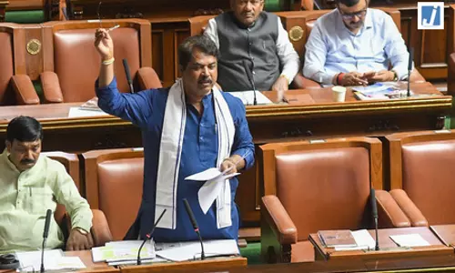 बांग्लादेशियों को पीआरसी देने की कोशिश कर रही कांग्रेस: कर्नाटक में विपक्ष के नेता बांग्लादेशियों को पीआरसी देने की कोशिश कर रही कांग्रेस: कर्नाटक में विपक्ष के नेता