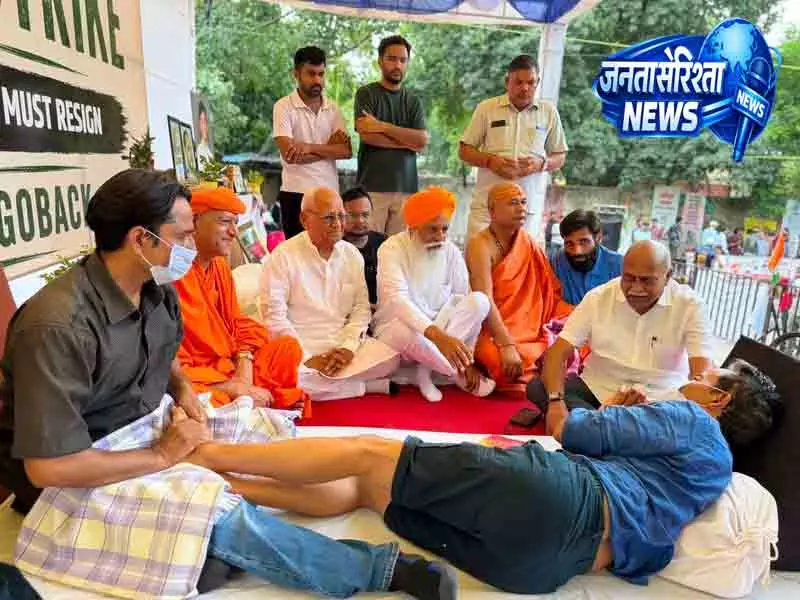 Delhi वांगचुक की तबीयत नाजुक, चारुनी ने दी चेतावनी Delhi वांगचुक की तबीयत नाजुक, चारुनी ने दी चेतावनी