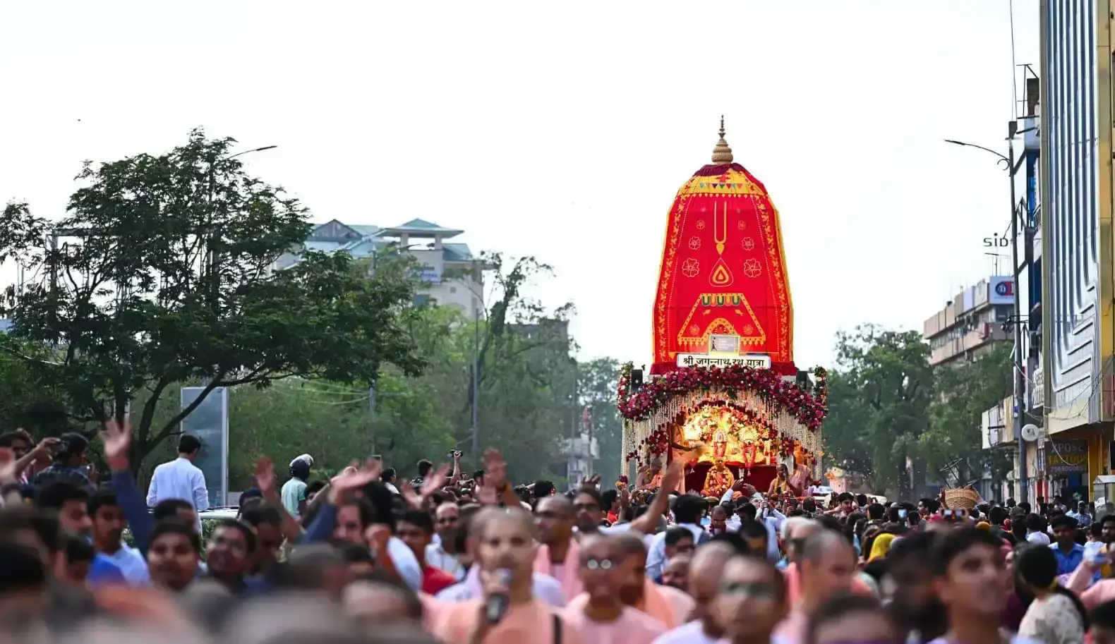 Jaipur: हाइड्रोलिक रथ पर सवार होकर भक्तों को दर्शन देंगे भगवान जगन्नाथ Jaipur: हाइड्रोलिक रथ पर सवार होकर भक्तों को दर्शन देंगे भगवान जगन्नाथ
