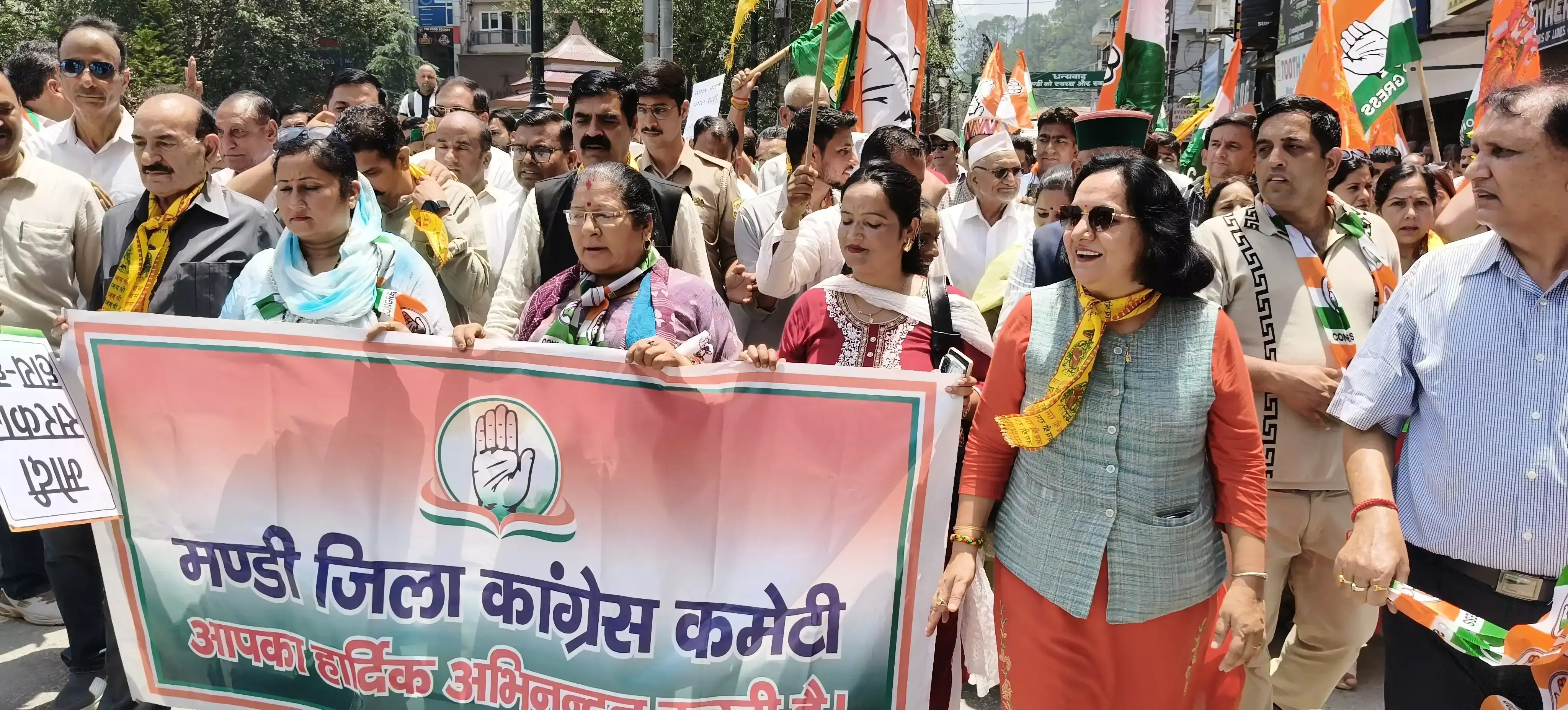 Mandi: दानपात्र चोरी मामले में कांग्रेस ने सरकार से कार्रवाई की मांग की Mandi: दानपात्र चोरी मामले में कांग्रेस ने सरकार से कार्रवाई की मांग की