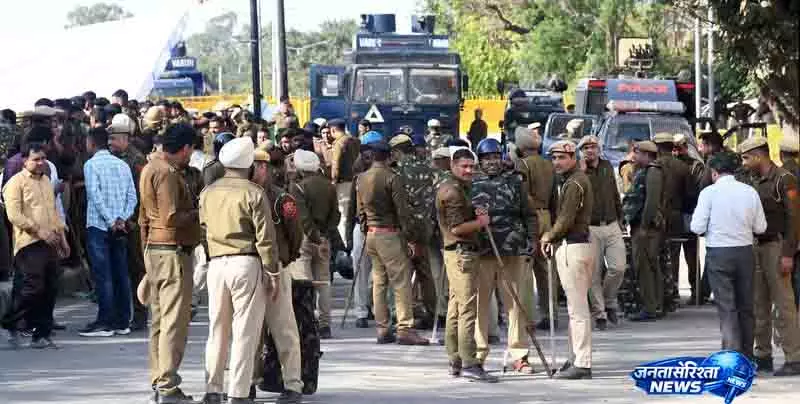 Gurugram में कांग्रेस कार्यकर्ताओं का हंगामा Gurugram में कांग्रेस कार्यकर्ताओं का हंगामा
