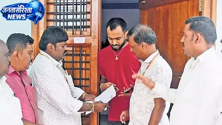 वोटर लिस्ट रिवीजन के बीच VFC पर बढ़ी भीड़ वोटर लिस्ट रिवीजन के बीच VFC पर बढ़ी भीड़