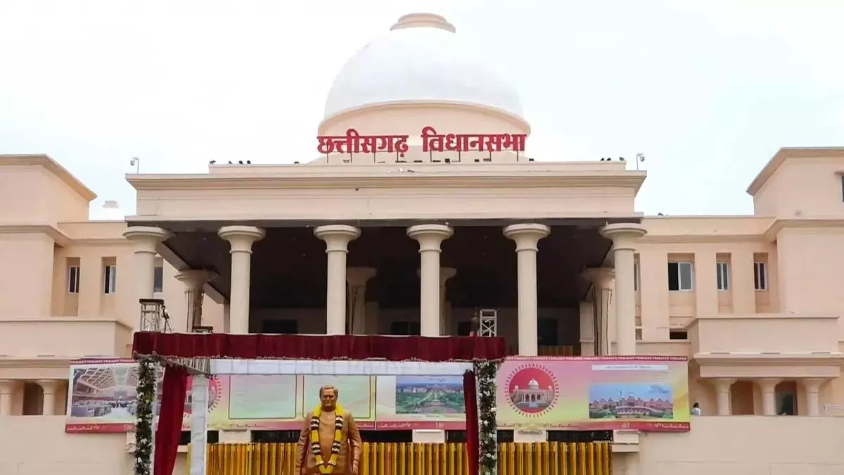 विधानसभा घेरने निकले शिक्षक, आवागमन प्रभावित विधानसभा घेरने निकले शिक्षक, आवागमन प्रभावित