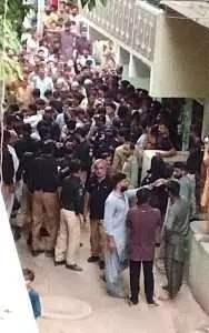 पाकिस्तान में ईशनिंदा के झूठे आरोप में फंसाए जा रहे ईसाई परिवार, मानवाधिकार संगठनों ने उठाई आवाज पाकिस्तान में ईशनिंदा के झूठे आरोप में फंसाए जा रहे ईसाई परिवार, मानवाधिकार संगठनों ने उठाई आवाज
