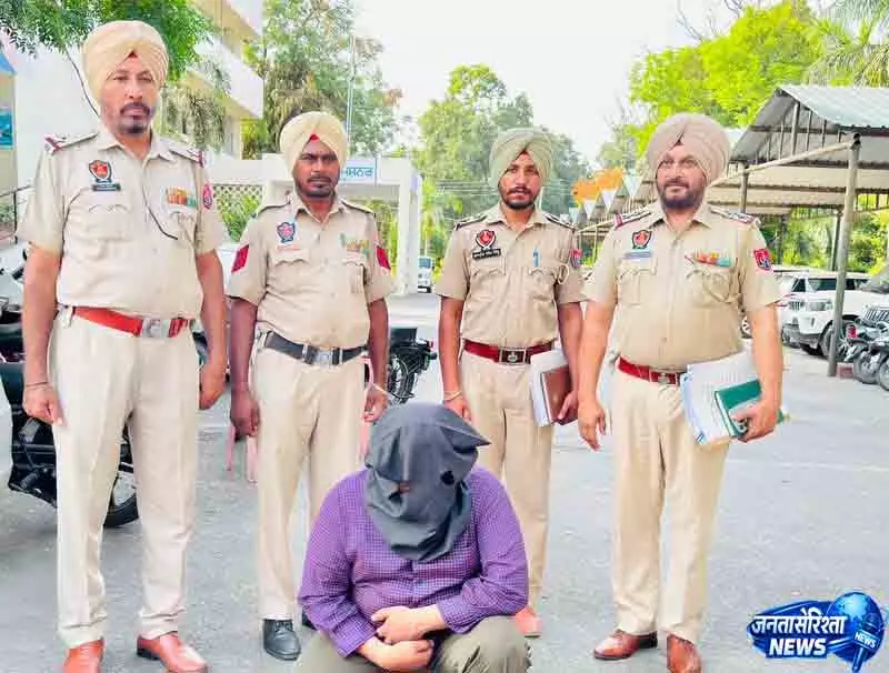 Faridkot में दिव्यांग महिला की हत्या के आरोप में पड़ोसी गिरफ्तार Faridkot में दिव्यांग महिला की हत्या के आरोप में पड़ोसी गिरफ्तार