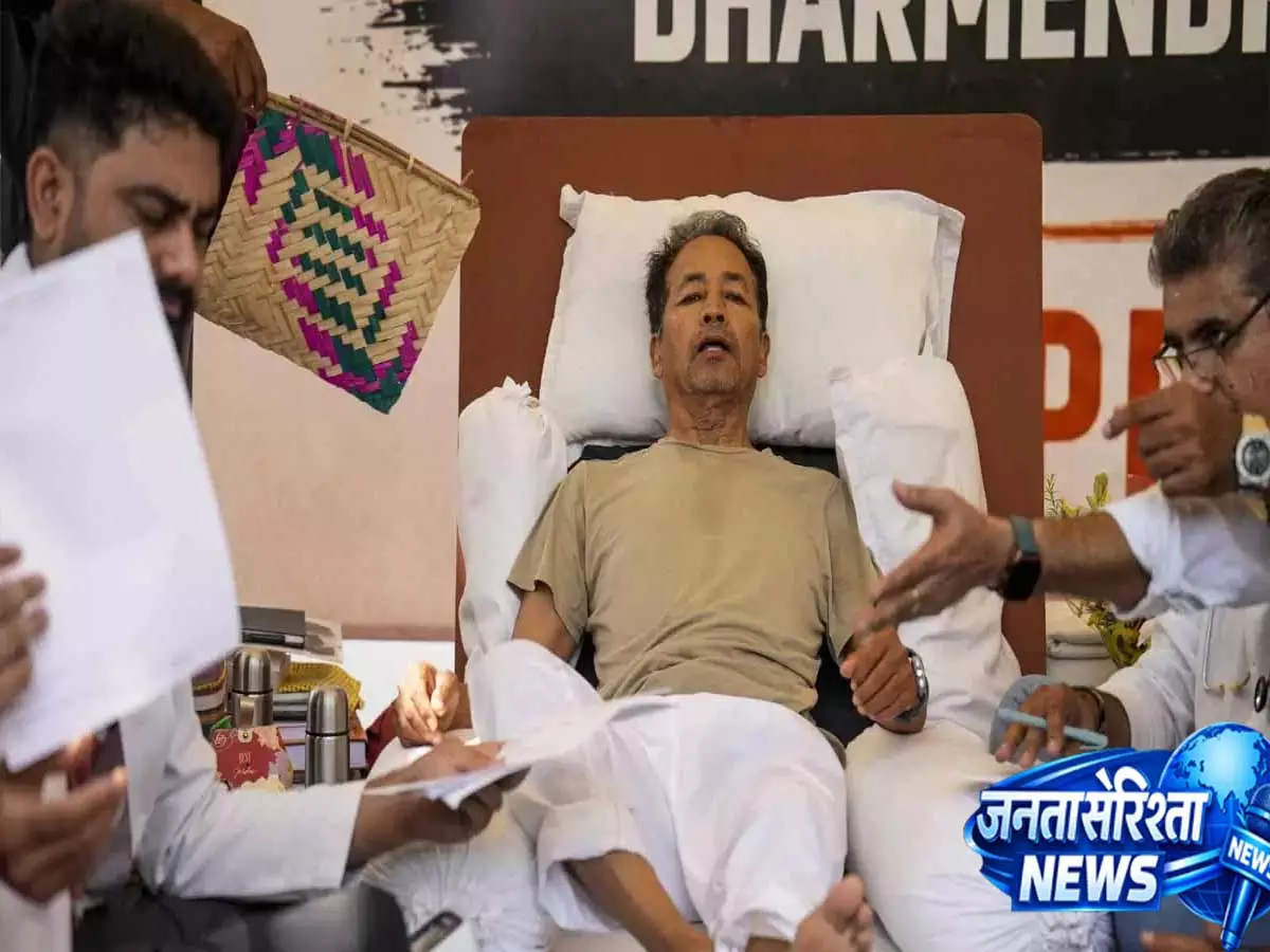 दिल्ली हाईकोर्ट में पहुंचे सोनम वांगचुक के अनशन का मामला, याचिका पर होगी सुनवाई दिल्ली हाईकोर्ट में पहुंचे सोनम वांगचुक के अनशन का मामला, याचिका पर होगी सुनवाई