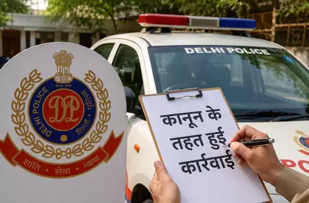 सोशल मीडिया पर लगाए गए आरोपों पर पुलिस की सफाई, कहा- कानून के तहत हुई कार्रवाई सोशल मीडिया पर लगाए गए आरोपों पर पुलिस की सफाई, कहा- कानून के तहत हुई कार्रवाई