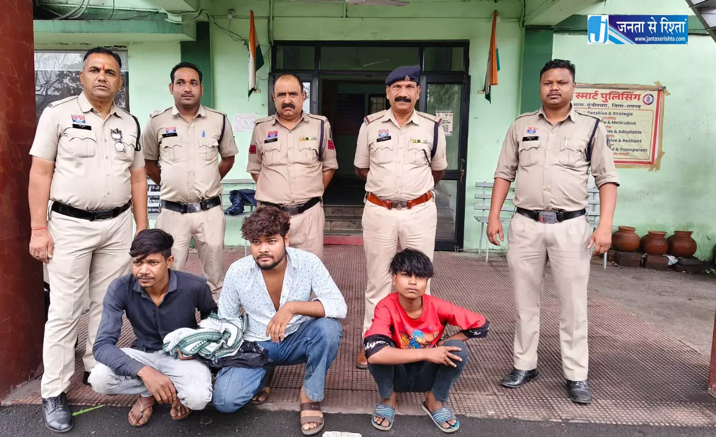 गार्ड से मोबाइल लूट, चाकू से हमला करने वाले 3 लुटेरे चंद घंटों में गिरफ्तार गार्ड से मोबाइल लूट, चाकू से हमला करने वाले 3 लुटेरे चंद घंटों में गिरफ्तार
