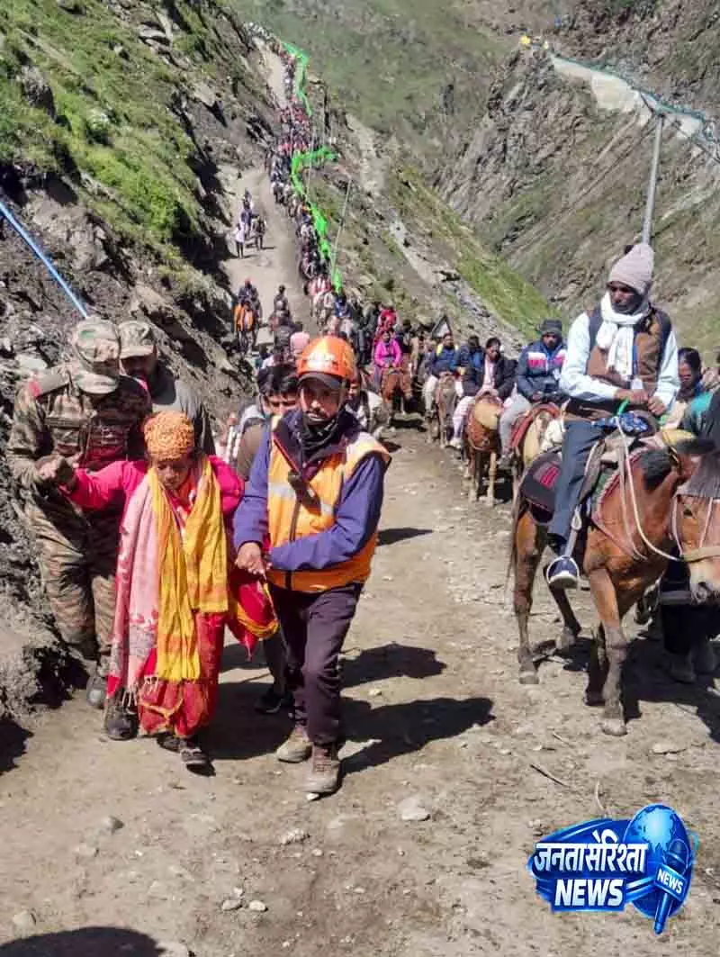 Jammu अमरनाथ यात्रा 12 दिनों में 3 लाख से ज़्यादा श्रद्धालुओं ने की Jammu अमरनाथ यात्रा 12 दिनों में 3 लाख से ज़्यादा श्रद्धालुओं ने की