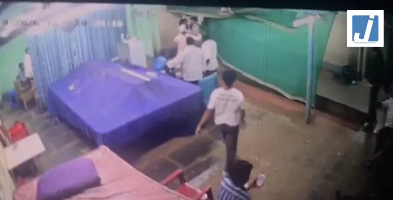 क्लब में फायरिंग की कोशिश, हमले का घटनाक्रम सीसीटीवी में कैद, VIDEO क्लब में फायरिंग की कोशिश, हमले का घटनाक्रम सीसीटीवी में कैद, VIDEO