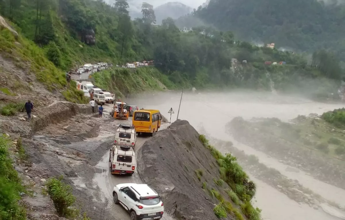 Dehradun: मौसम विभाग का अलर्ट, उत्तराखंड में तेज बारिश के आसार Dehradun: मौसम विभाग का अलर्ट, उत्तराखंड में तेज बारिश के आसार