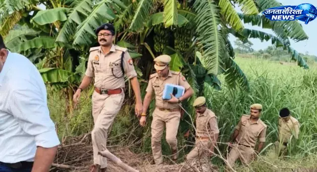 UP : गन्ने के खेत में मिला संदिग्ध मानव कंकाल, इलाके में फैली सनसनी UP : गन्ने के खेत में मिला संदिग्ध मानव कंकाल, इलाके में फैली सनसनी
