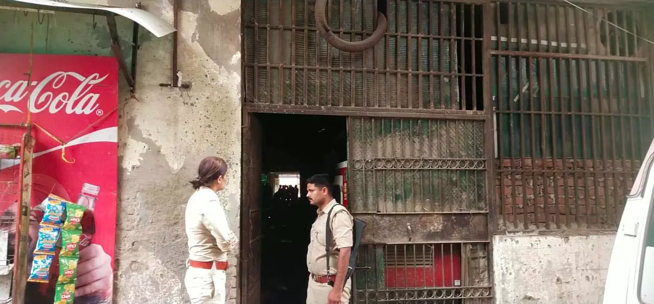 नोएडा फायर हादसा: इमारत में आग लगने से दो लोगों की मौत, रेस्क्यू जारी नोएडा फायर हादसा: इमारत में आग लगने से दो लोगों की मौत, रेस्क्यू जारी