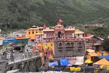 चारधाम यात्रा: अब तक 14 लाख श्रद्धालुओं ने की केदारनाथ यात्रा, भारी बारिश के बावजूद बद्रीनाथ में रोजाना 6000 श्रद्धालु कर रहे दर्शन चारधाम यात्रा: अब तक 14 लाख श्रद्धालुओं ने की केदारनाथ यात्रा, भारी बारिश के बावजूद बद्रीनाथ में रोजाना 6000 श्रद्धालु कर रहे दर्शन
