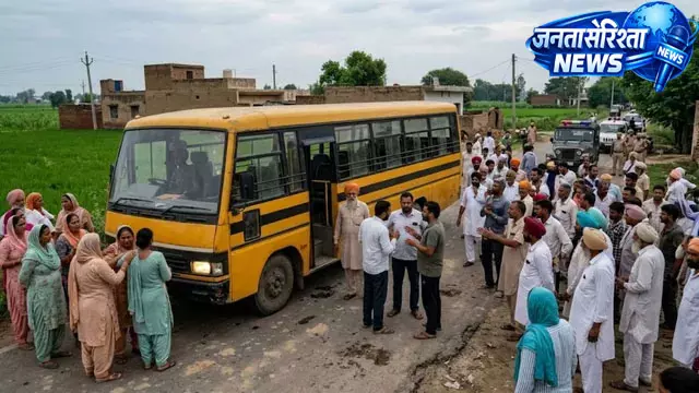Ludhiana : स्कूल बस ने ली मासूम की जान, परिवार में मातम Ludhiana : स्कूल बस ने ली मासूम की जान, परिवार में मातम