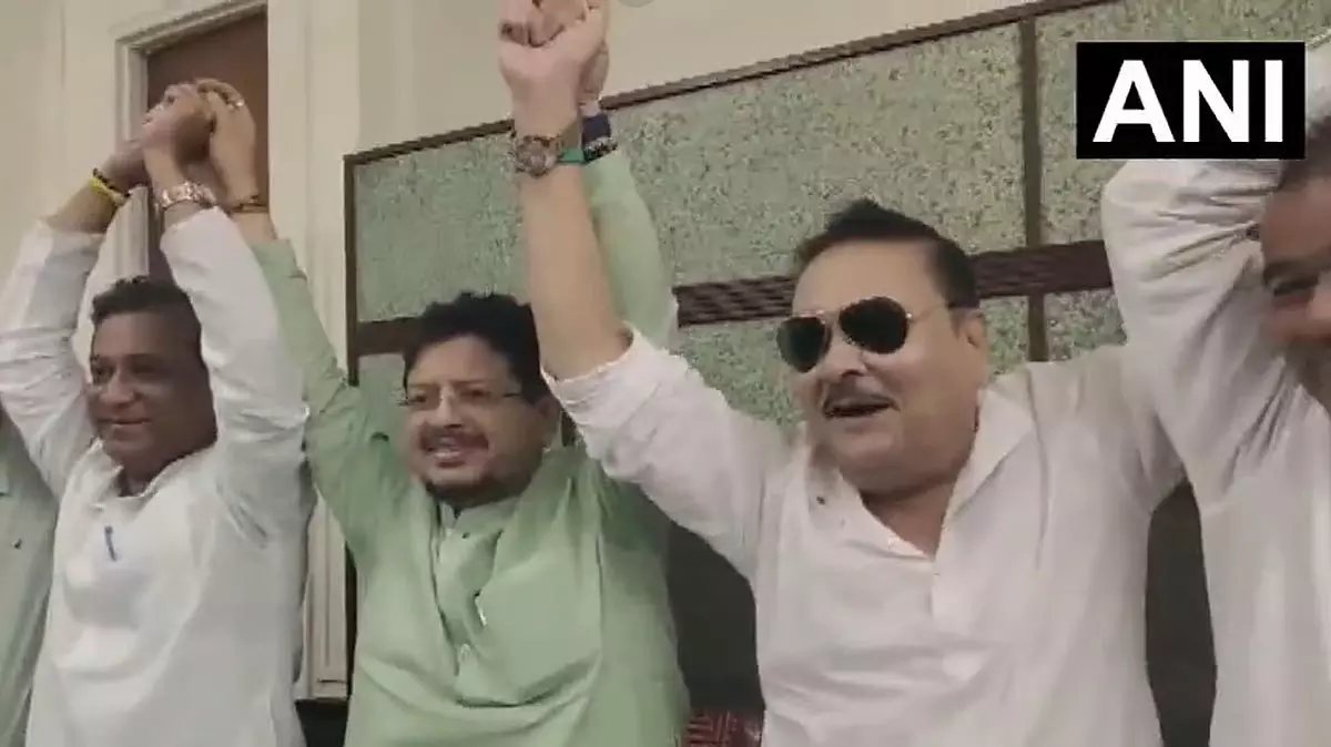 ममता को झटका, मदन मित्रा बागी गुट में शामिल ममता को झटका, मदन मित्रा बागी गुट में शामिल