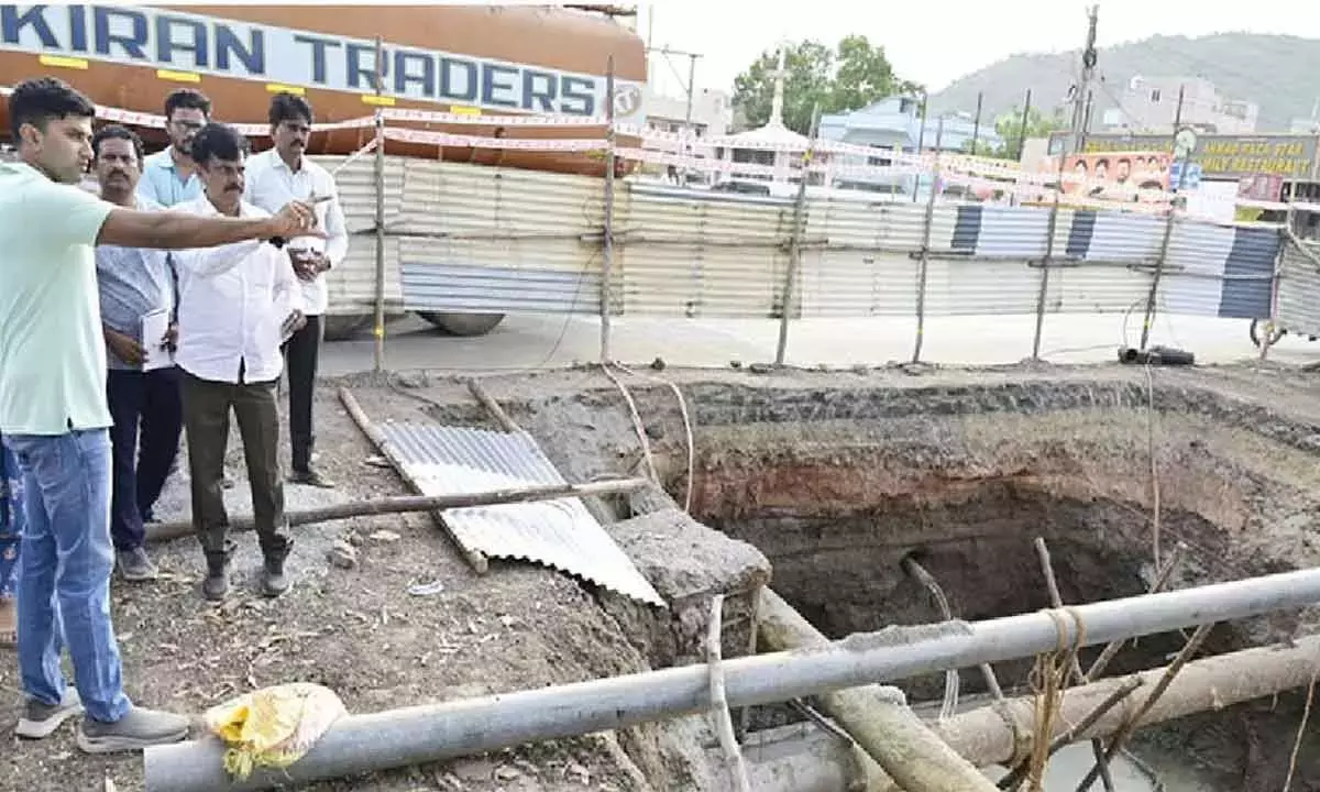 VMC बारिश का पानी जमा होने से रोकने के लिए कदम उठा रही है VMC बारिश का पानी जमा होने से रोकने के लिए कदम उठा रही है