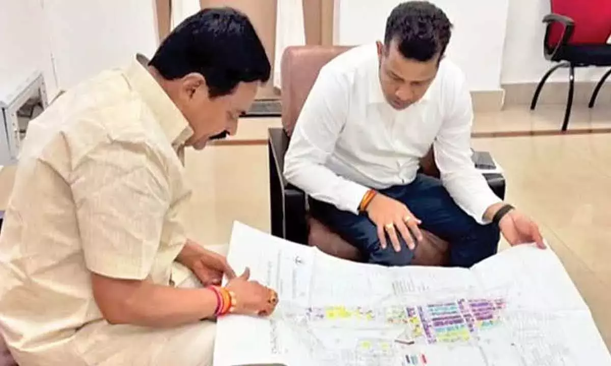 NUDA प्रमुख ने 19 एकड़ ज़मीन के एकीकरण को लेकर कलेक्टर से मुलाक़ात की NUDA प्रमुख ने 19 एकड़ ज़मीन के एकीकरण को लेकर कलेक्टर से मुलाक़ात की