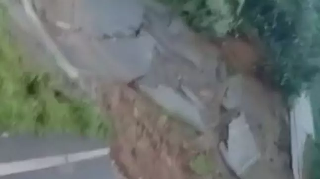Arunachal के पक्के केसांग में लैंडस्लाइड से NH-13 ब्लॉक, ट्रैवल एडवाइजरी जारी Arunachal के पक्के केसांग में लैंडस्लाइड से NH-13 ब्लॉक, ट्रैवल एडवाइजरी जारी
