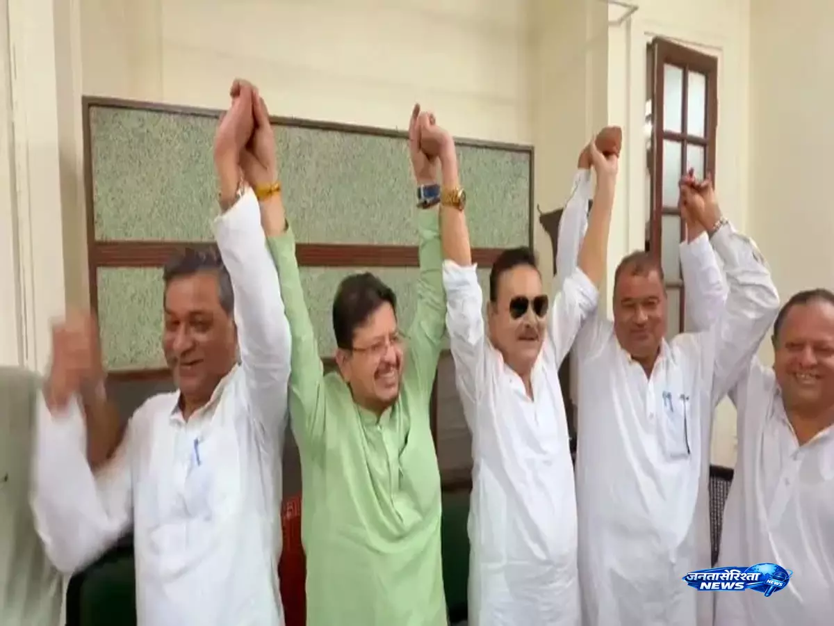 TMC विधायक मदन मित्रा का बड़ा फैसला, सभी जिम्मेदारियों से हुए अलग TMC विधायक मदन मित्रा का बड़ा फैसला, सभी जिम्मेदारियों से हुए अलग