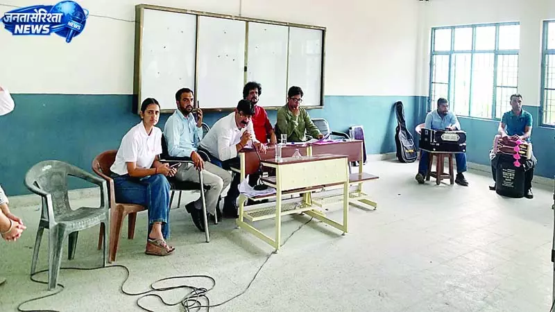 मिंजर मेले के मंच तक पहुंचने की होड़, पहले दिन 148 दावेदार मिंजर मेले के मंच तक पहुंचने की होड़, पहले दिन 148 दावेदार