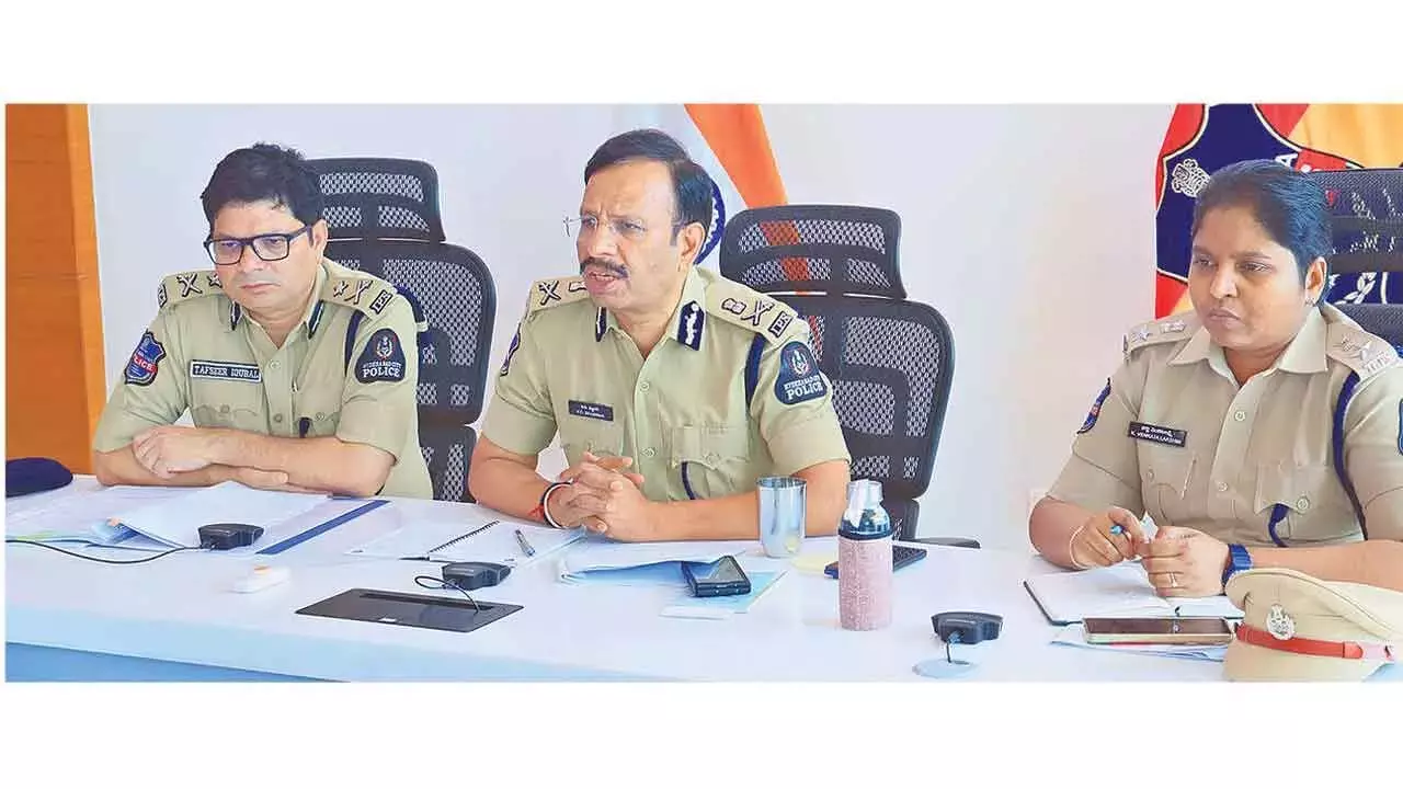 Telangana: बोनालू त्योहार से पहले हैदराबाद में भारी पुलिस सुरक्षा तैनात की गई है Telangana: बोनालू त्योहार से पहले हैदराबाद में भारी पुलिस सुरक्षा तैनात की गई है