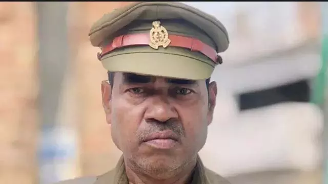 ड्यूटी के दौरान हादसा: झांसी में तैनात सब-इंस्पेक्टर का हार्ट अटैक से निधन ड्यूटी के दौरान हादसा: झांसी में तैनात सब-इंस्पेक्टर का हार्ट अटैक से निधन