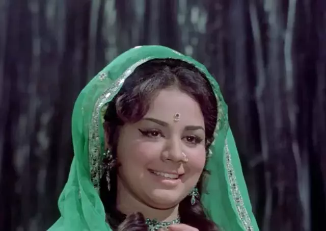 आशा भोसले की आवाज ने अमर किया फरीदा जलाल का गाना आशा भोसले की आवाज ने अमर किया फरीदा जलाल का गाना