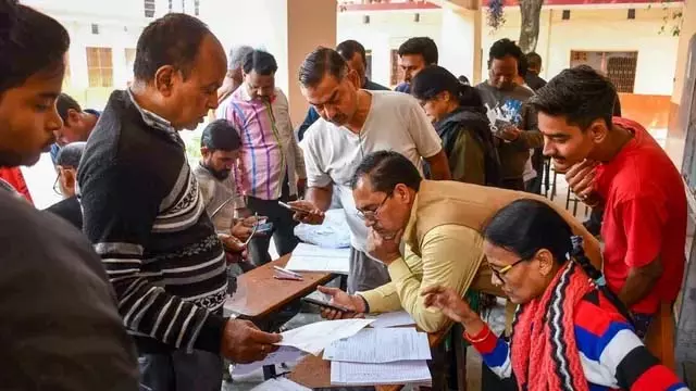 वोटर लिस्ट अपडेट की तारीख बढ़ी, 19 अक्टूबर को फाइनल सूची वोटर लिस्ट अपडेट की तारीख बढ़ी, 19 अक्टूबर को फाइनल सूची