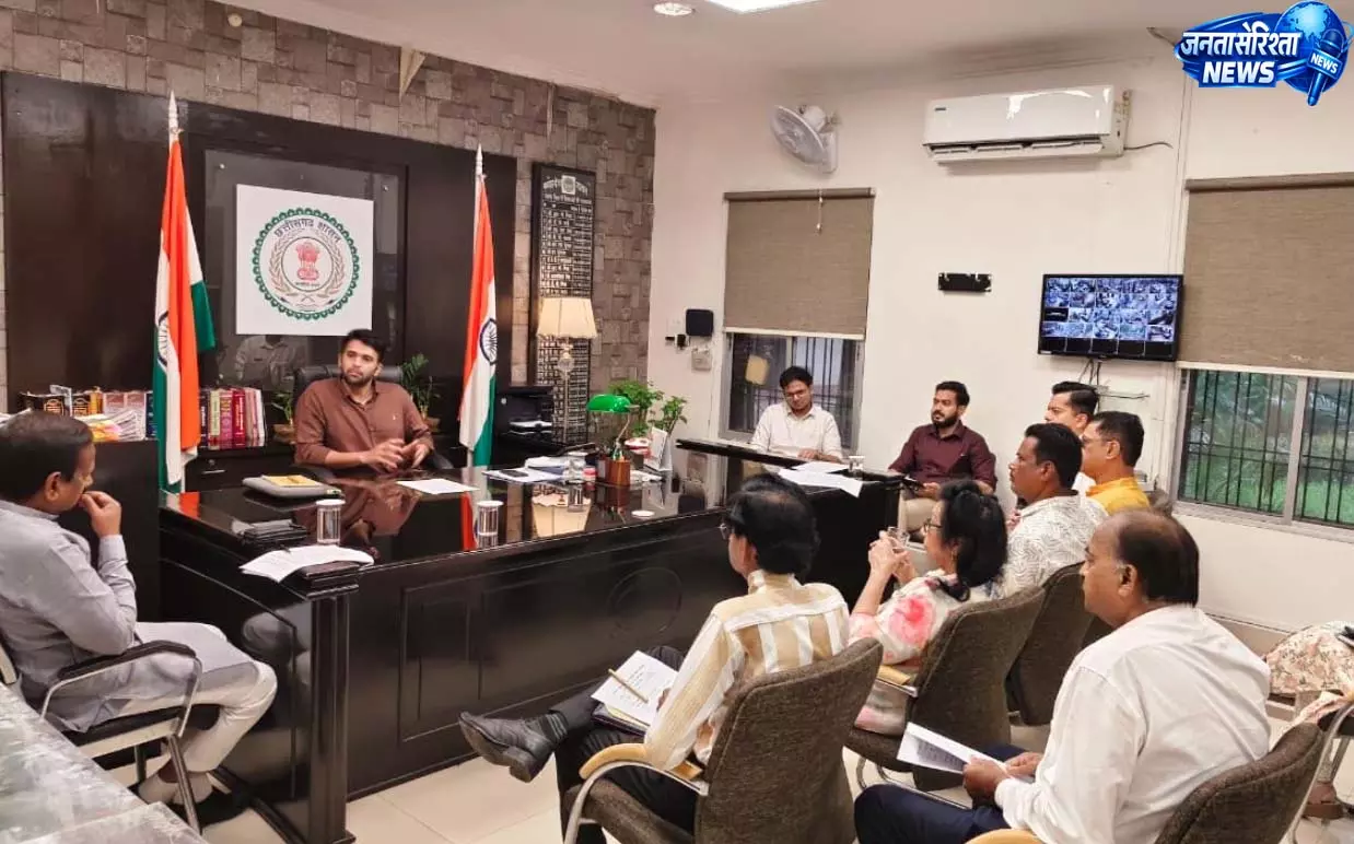कलेक्टर की अध्यक्षता में कलाकार चयन समिति की बैठक संपन्न कलेक्टर की अध्यक्षता में कलाकार चयन समिति की बैठक संपन्न