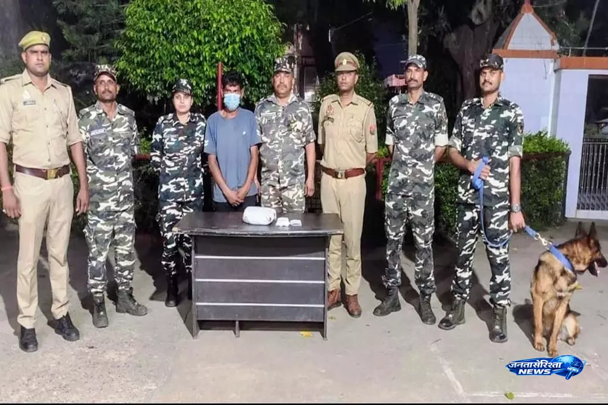 भारत-नेपाल सीमा पर तस्करी का भंडाफोड़, चरस के साथ आरोपी गिरफ्तार भारत-नेपाल सीमा पर तस्करी का भंडाफोड़, चरस के साथ आरोपी गिरफ्तार