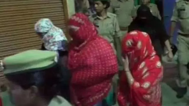 तंग गलियों में देह व्यापार का खुलासा, पुलिस कार्रवाई तंग गलियों में देह व्यापार का खुलासा, पुलिस कार्रवाई