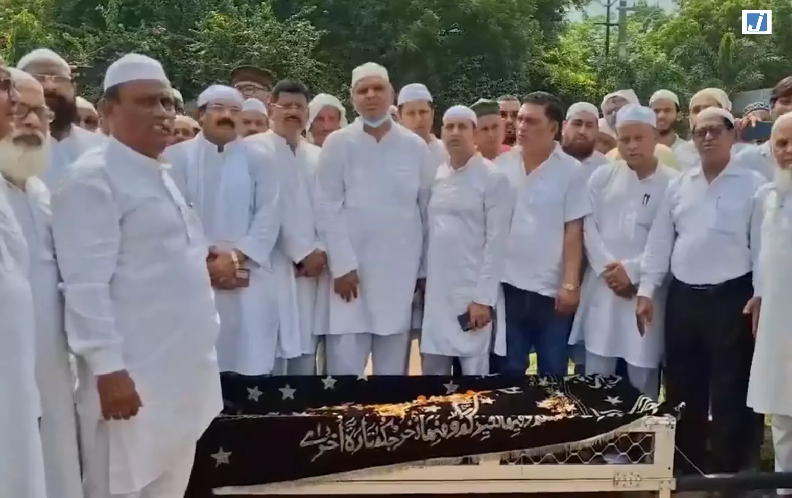 राजकीय सम्मान के साथ सुपुर्द-ए-खाक हुए पूर्व मंत्री मन्नान मलिक राजकीय सम्मान के साथ सुपुर्द-ए-खाक हुए पूर्व मंत्री मन्नान मलिक