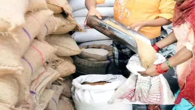 मानसून में राहत, राशन डीलरों को 3 महीने का अनाज देने के निर्देश मानसून में राहत, राशन डीलरों को 3 महीने का अनाज देने के निर्देश