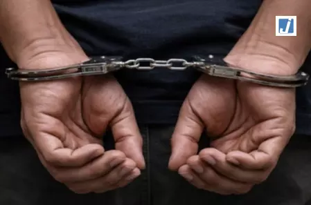 पुणे: रोबोटिक्स क्लास के बहाने नाबालिग छात्रा से छेड़छाड़, टीचर गिरफ्तार पुणे: रोबोटिक्स क्लास के बहाने नाबालिग छात्रा से छेड़छाड़, टीचर गिरफ्तार