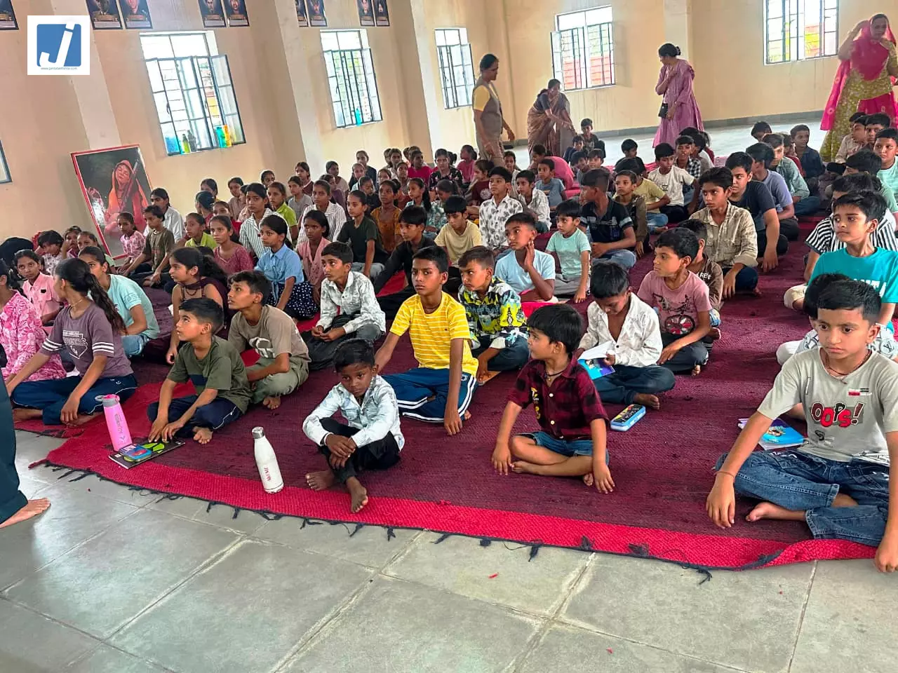 बाल संस्कार शिविर का दूसरा दिन, अनुशासन और देशप्रेम के पाठ से महका बच्चों का बचपन बाल संस्कार शिविर का दूसरा दिन, अनुशासन और देशप्रेम के पाठ से महका बच्चों का बचपन