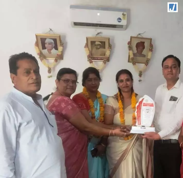 महिला इंटक की राष्ट्रीय सचिव सुमन मठसिंहला का स्वागत महिला इंटक की राष्ट्रीय सचिव सुमन मठसिंहला का स्वागत