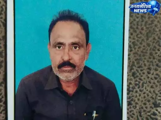 तीन दिन में उजड़ गया परिवार: बेटे की आत्महत्या के सदमे में पिता की भी मौत तीन दिन में उजड़ गया परिवार: बेटे की आत्महत्या के सदमे में पिता की भी मौत