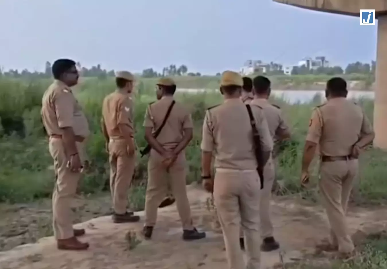 नदी में नहाने गए चार युवक तेज बहाव में बहे, एक की मौत, बचाव अभियान जारी नदी में नहाने गए चार युवक तेज बहाव में बहे, एक की मौत, बचाव अभियान जारी